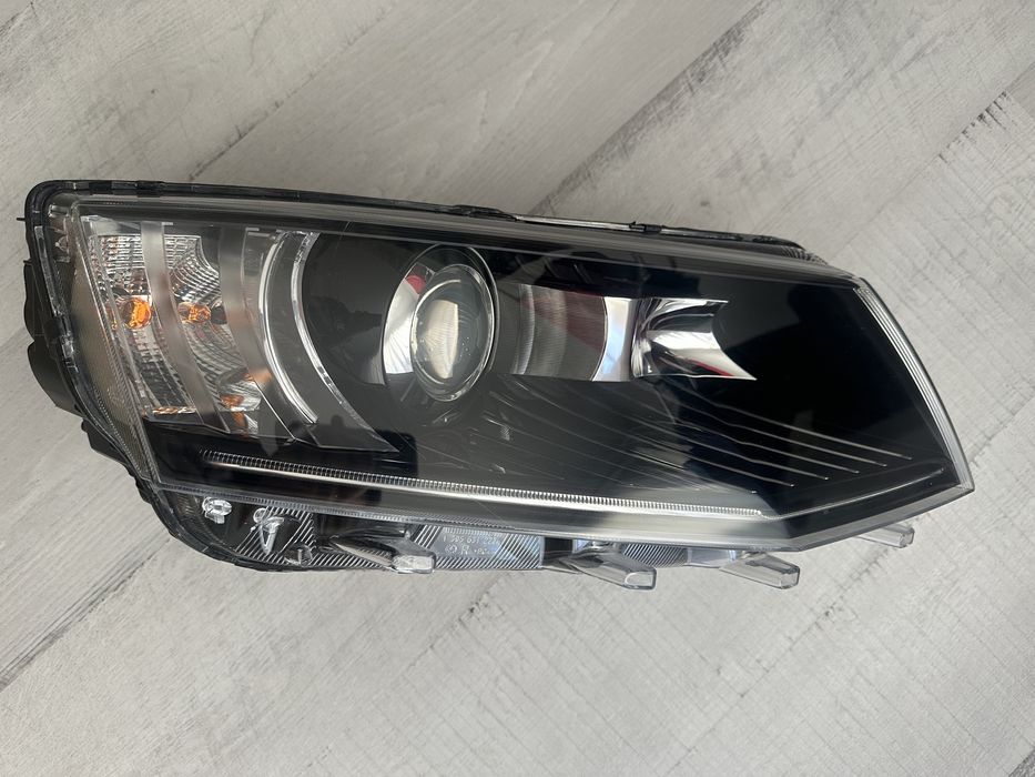 Far dreapta skoda octavia 3 5E bi xenon adaptiv Europa
