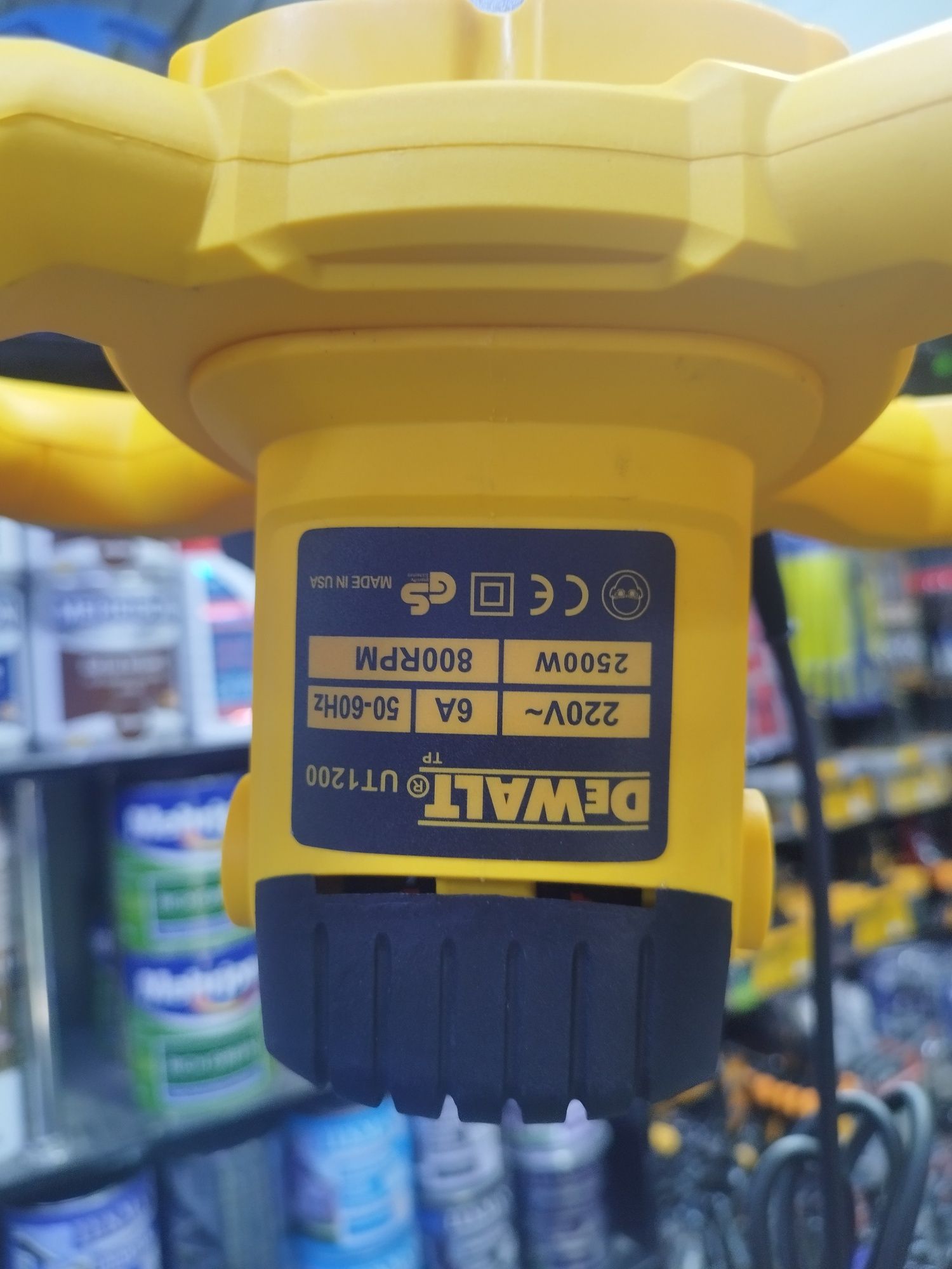 Meksr Dewalt va Boshch yangi holatdagi