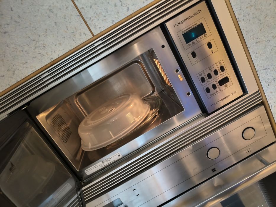 Mobila de bucatarie cu electrocasnice de marca