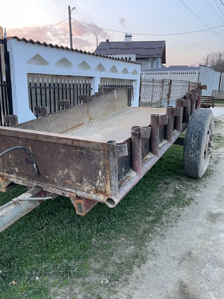 Remorcă De Tractor Basculabilă (Argeș)