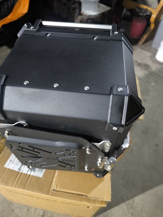 Cutie aluminiu 45 L cu placa de prindere