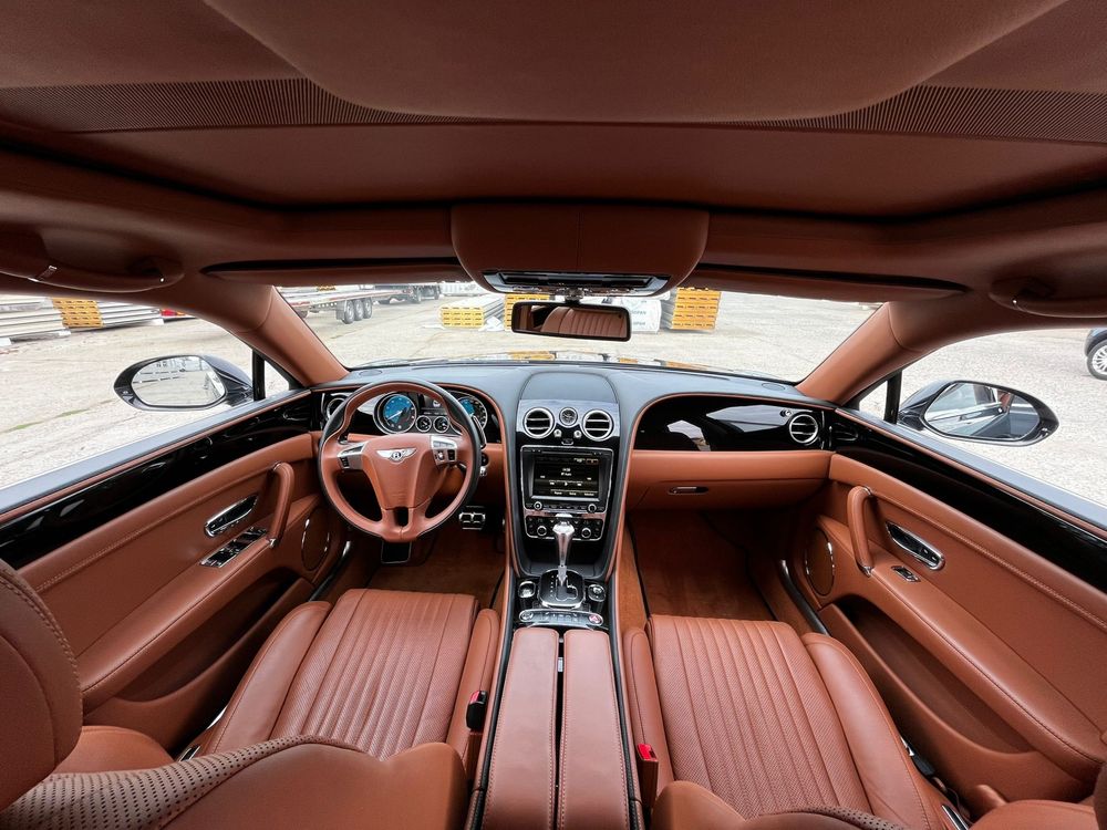 Bentley Flying Spur V8 benzina cu 528 PS