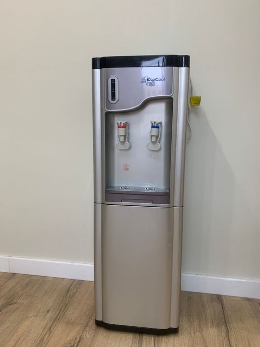 Продам кулер (диспенсер) для воды