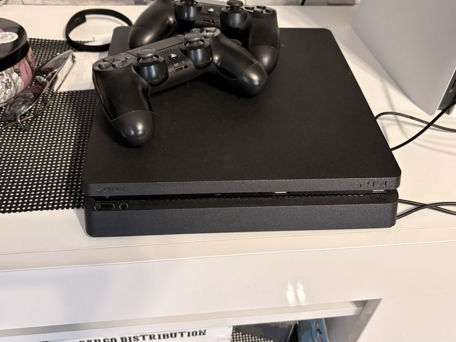 Продава плейстейшън 4