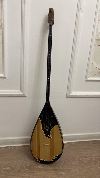 Домбыра в хорошем состоянии