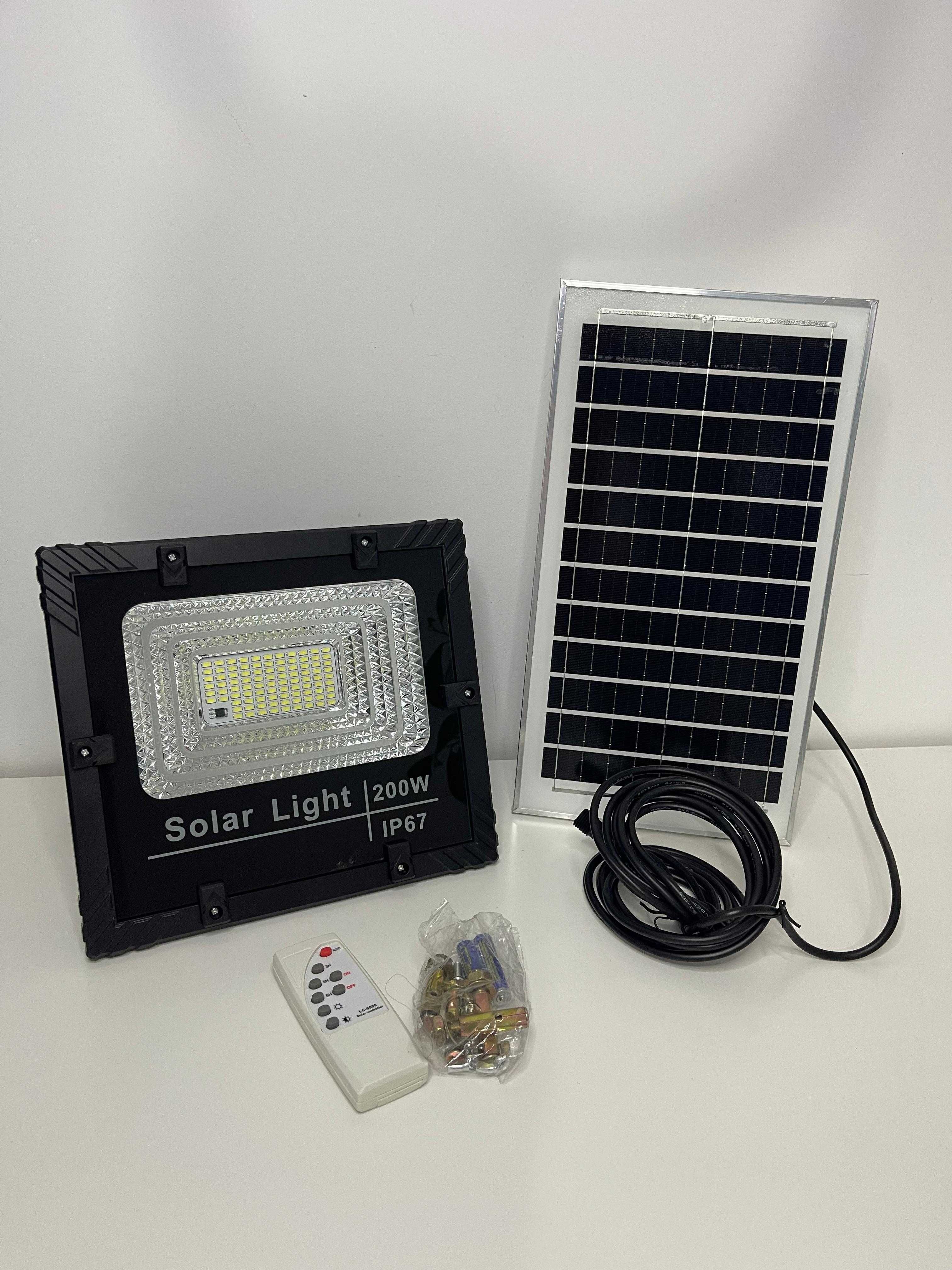 Proiector cu Panou Solar si Telecomanda, Rezistenta IP66, 200W