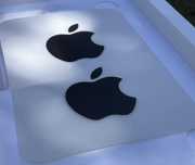 Стикер с логото на Apple от MacBook Pro