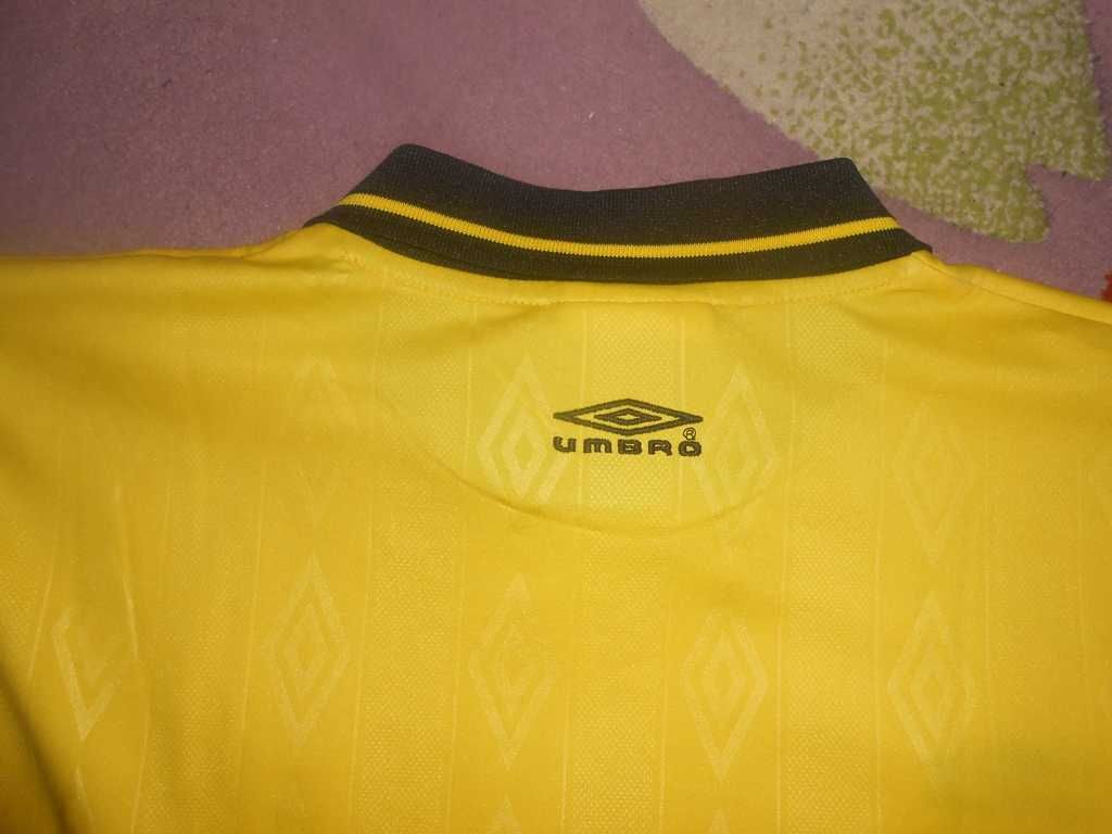 tricou umbro marimea L original supercalitate