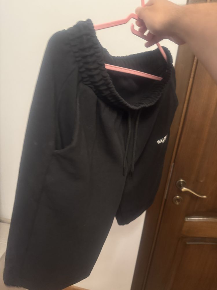 Pantaloni balmain stare foarte buna