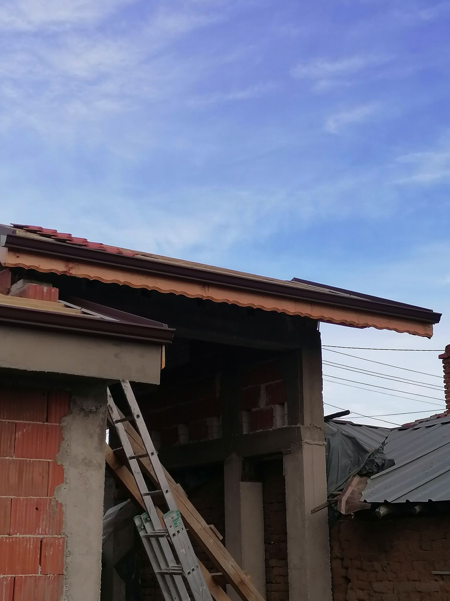 Ремонт на покриви Американски безшевни улуци тенекеджийски услуги хидр