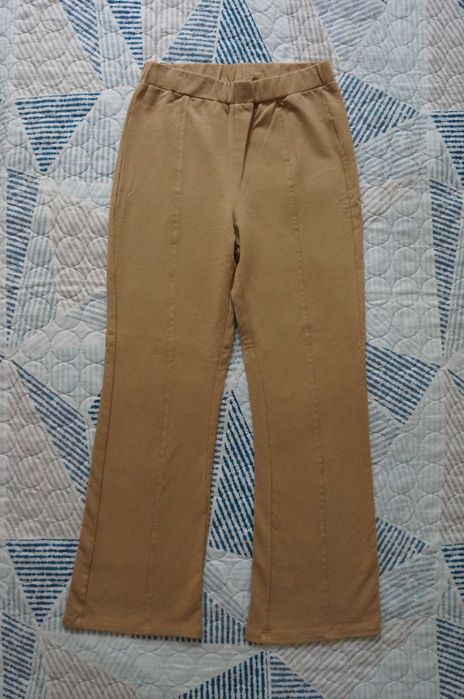 Елегантен и комфортен панталон с ръб 134см, нов!