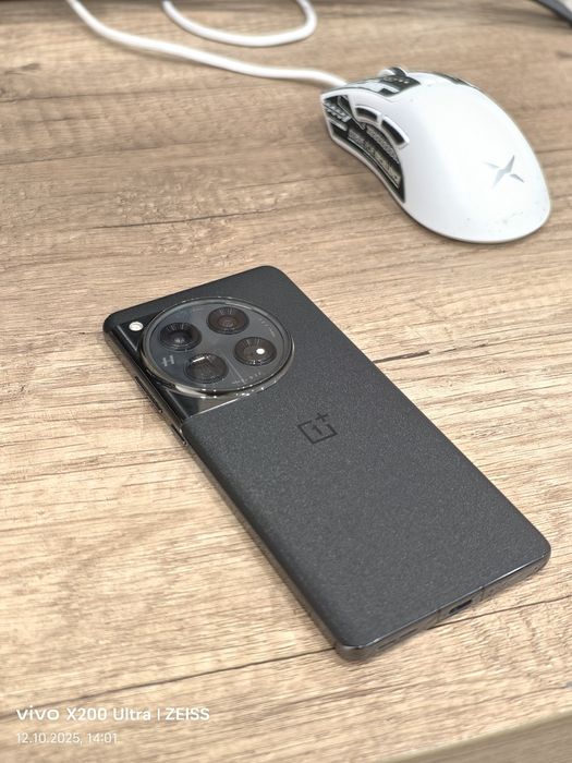 OnePlus 12 в отличном состояний