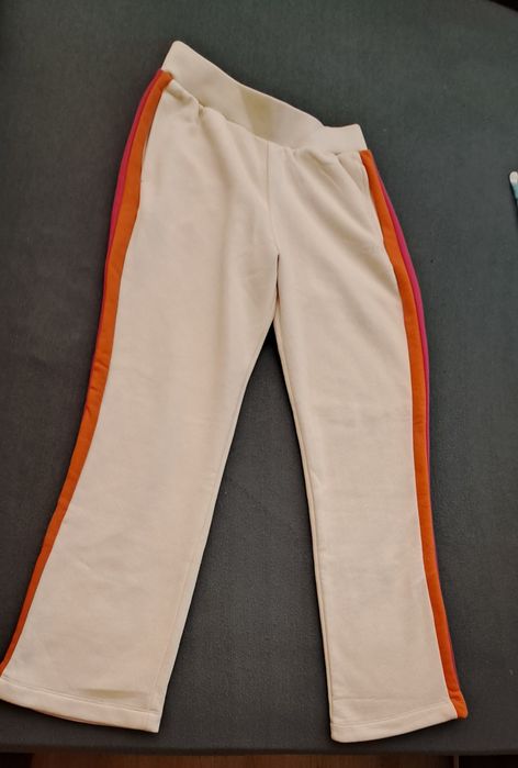 НОВО Спортно долнище Guess L