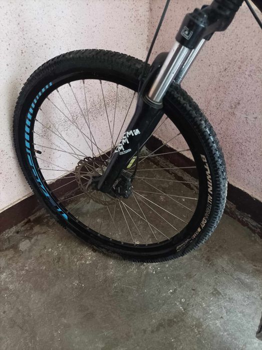 Vînd mtb cu frîne hidraulice