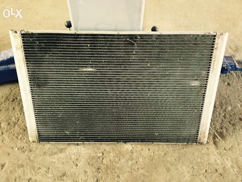 Vând radiator apa audi A8 D3 2005-