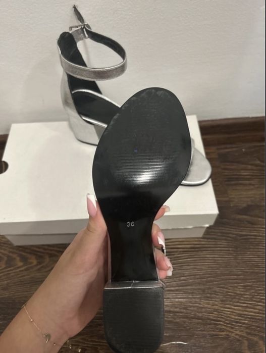 sandale din piele  argintii cu toc