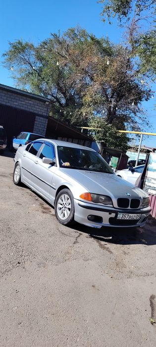 Продам BMW 330 живую)