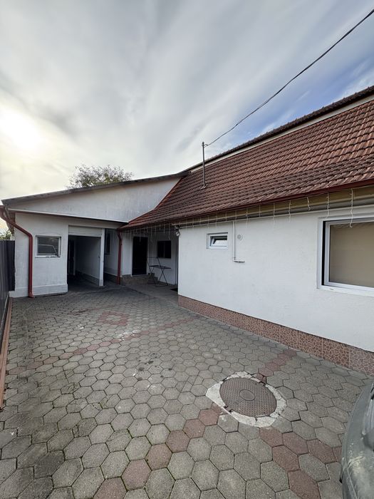 De inchiriat Spatiu  Comercial + Apartament
