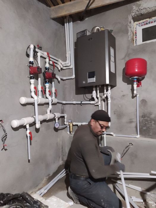 Сантехник вес спектр услуг.Монтаж холодный и горячий вода.Отопление,