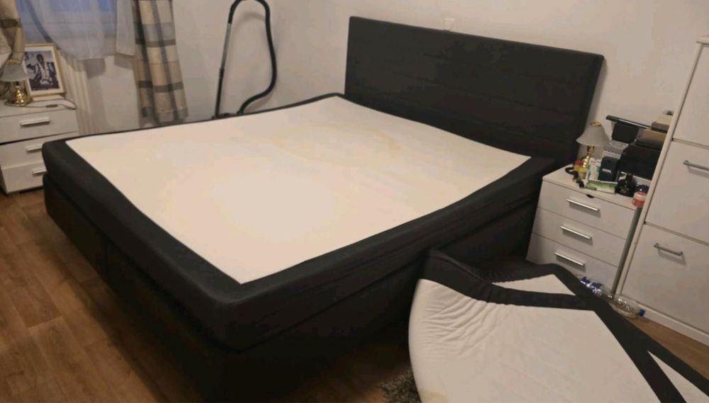 Vand paturi tapitate si din lemn aduse din germania