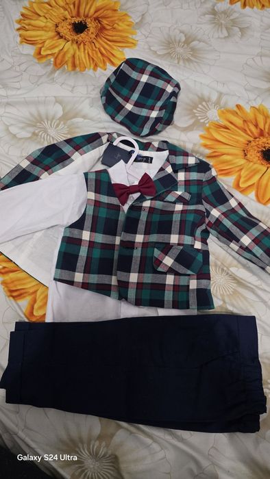 Vand costum bebe nou 6-9 luni