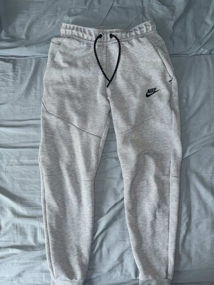 Nike Tech Fleece долнище XS