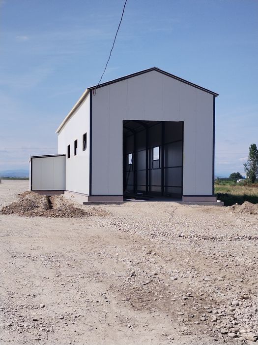 Vând hale și structuri metalice cât și saivane de pentru oi