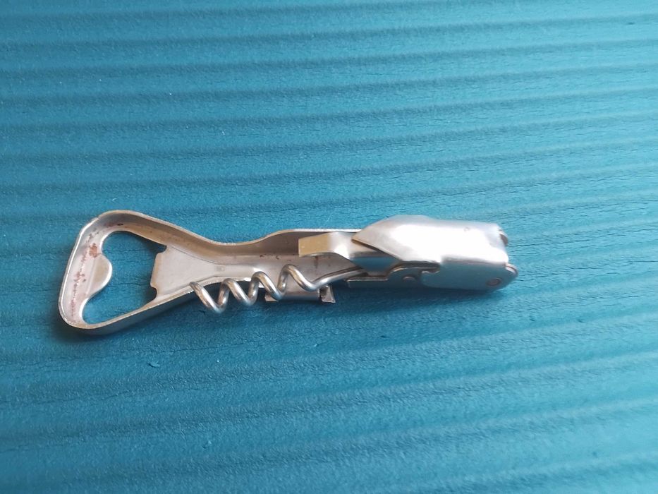 Стара отварачка за бутилки, консерви, тирбушон и др.