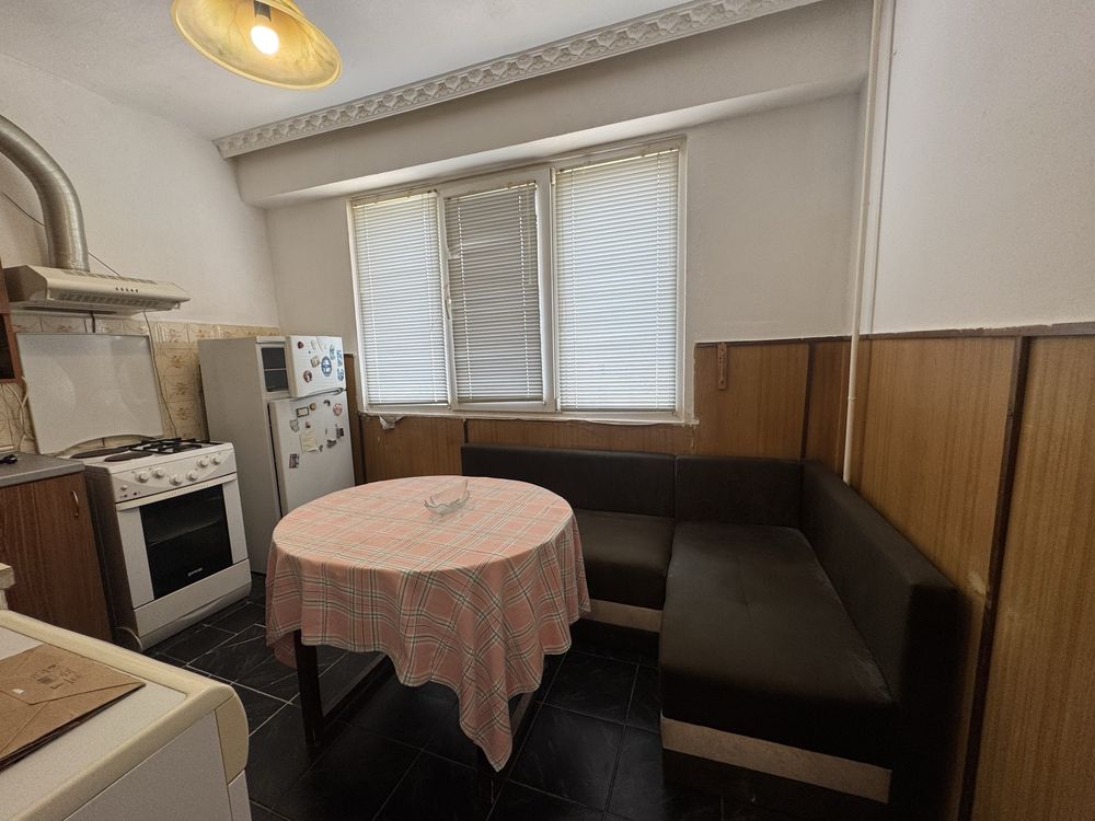 Продава апартамент три стаи и кухня в гр. Казанлък