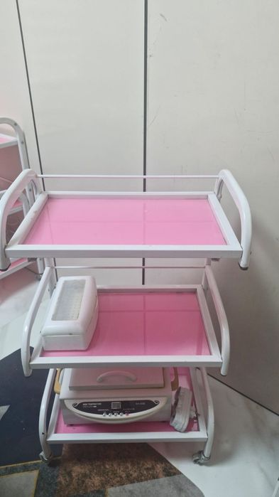 Продам 2 помощника для салона красоты.