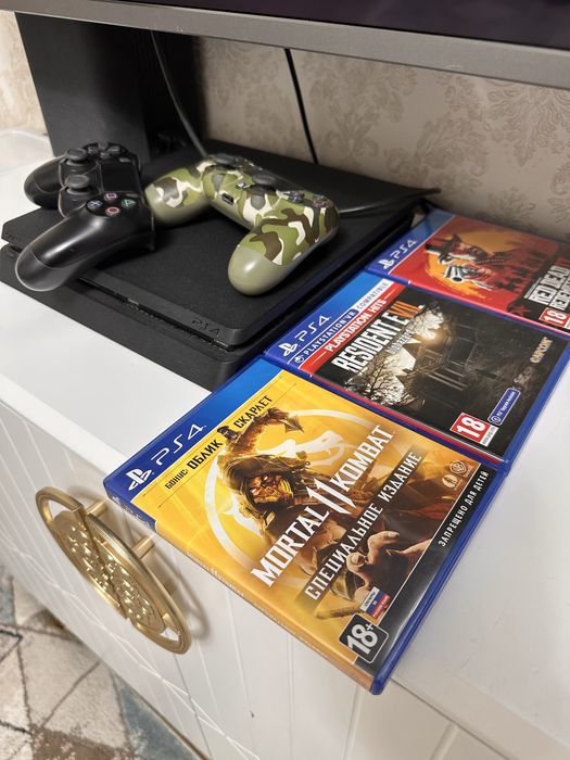 Ps4 slim 2 джостика 3 игры