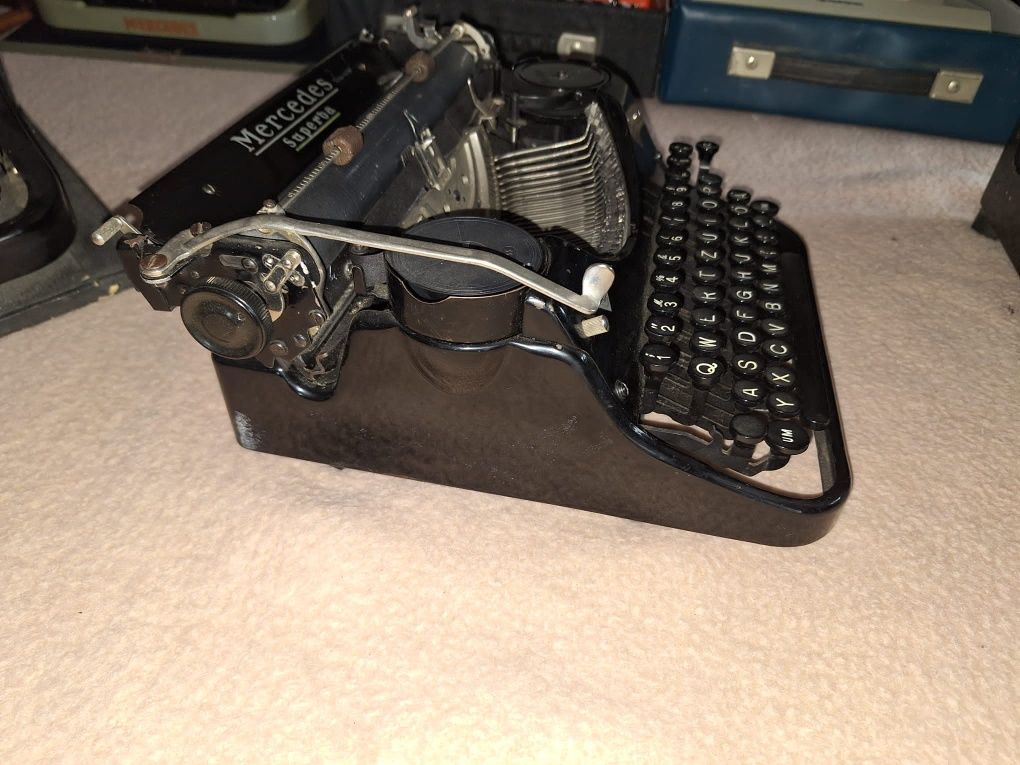 Masina de scris veche Mercedes