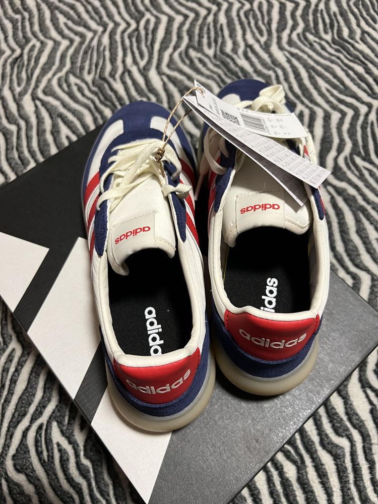 Adidas barreda decode маратонки