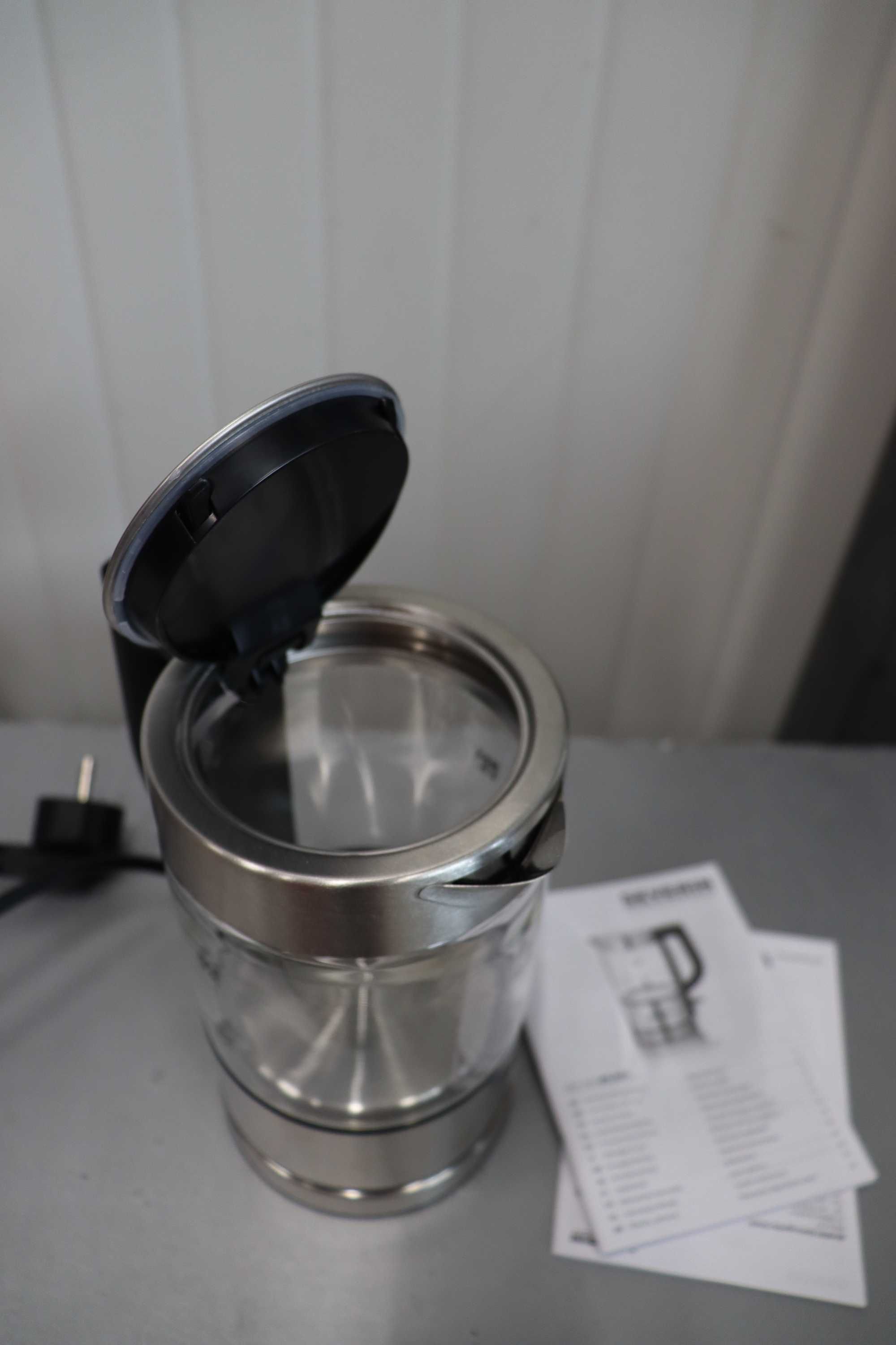 Чайник Severin WK3472, 0.5л, 1100W, Скрит нагревател, Дисплей за ниво