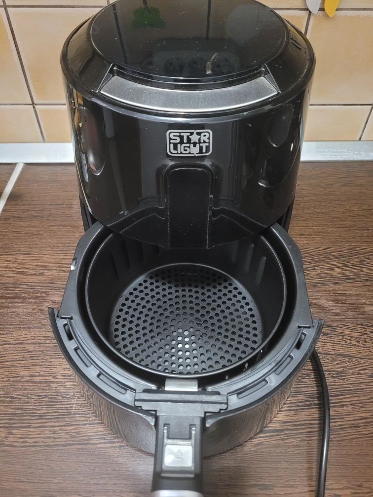 Friteuza (airfryer) fara ulei DAFB-2613BL
