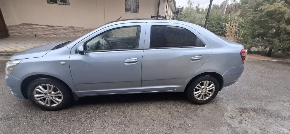 Srochna Chevrolet cobalt 2022 yil sotiladi. 2 hil rang