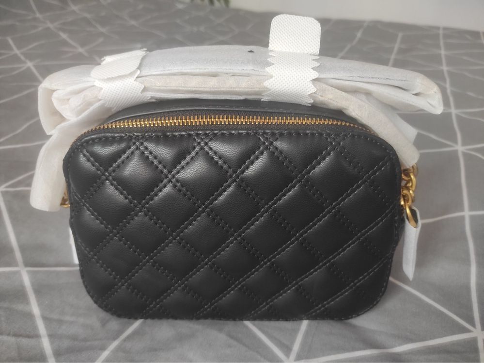 Чисто нова часна guess