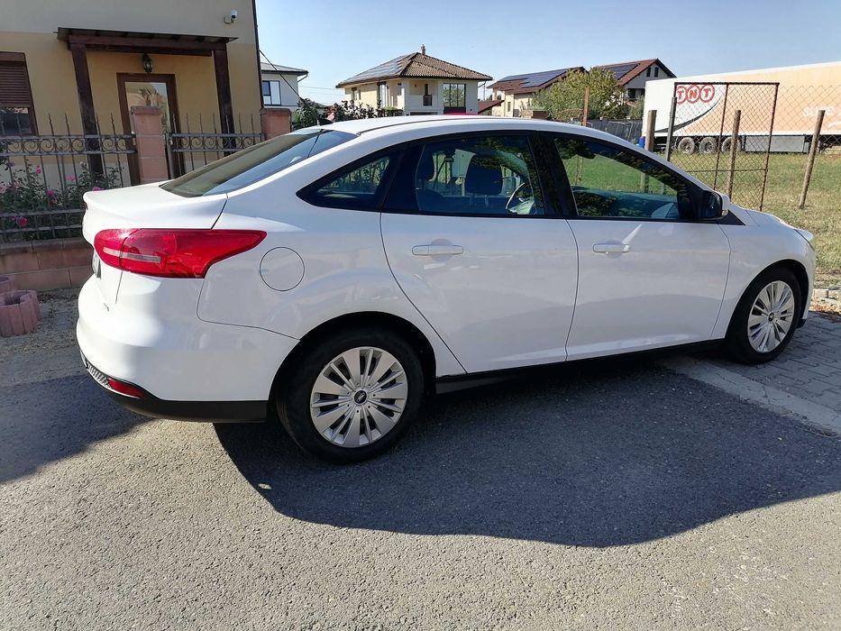 Vând Ford Focus Berlina 1,0 Ecoboost