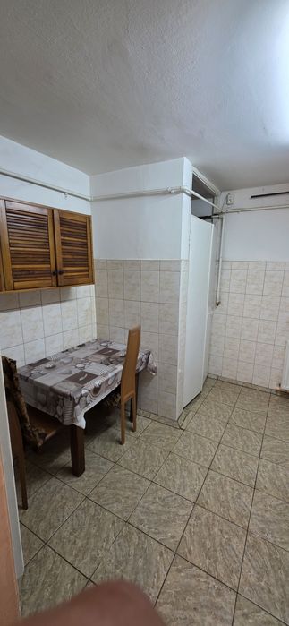 Vand apartament cu 2 camere plus anexa