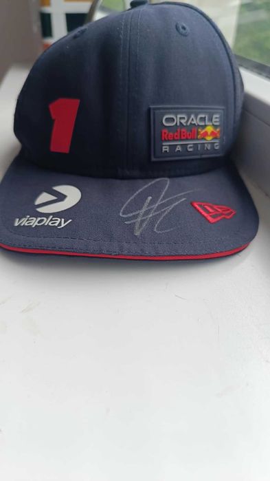 Vând o șapcă originală Max Verstappen Red Bull Racing