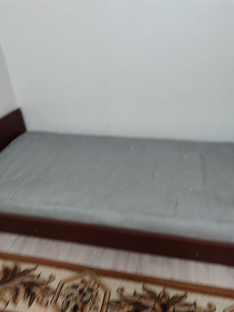 Продаю кровать , в отличном слстояний , с матрасом вместе ..