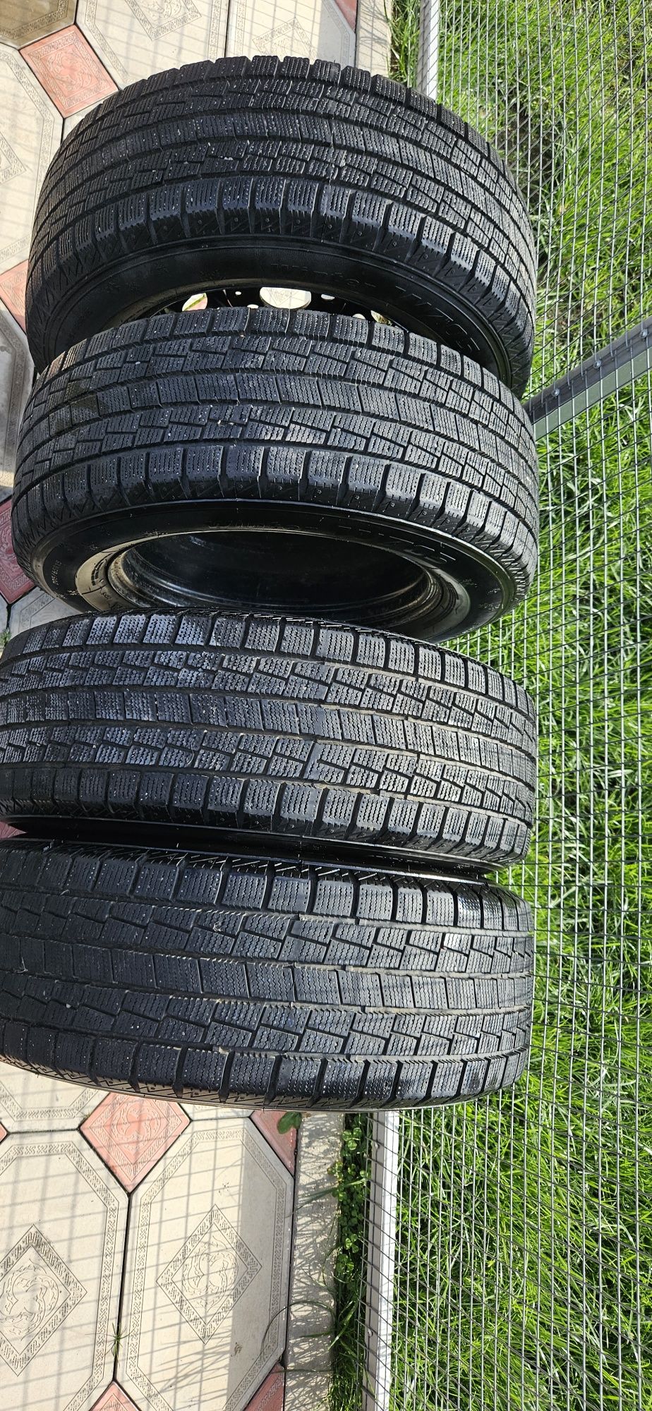 продам шины 205/65 R15 с дисками Goform в отличном состояний за 90