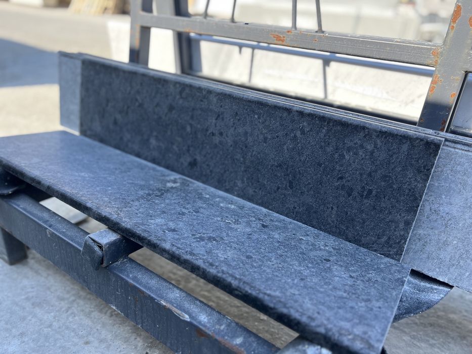 Trepte sau glafuri din granit antracit,finisaj leather,antiderapant