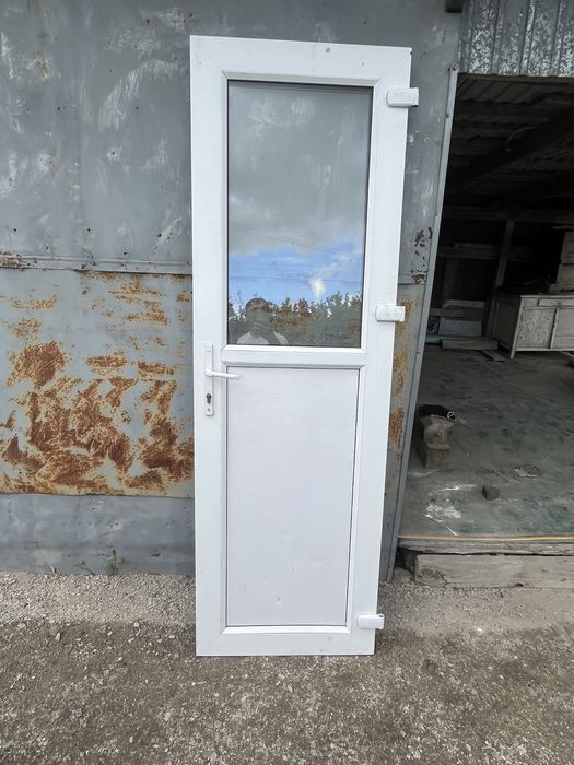 Продам дверь пластиковый