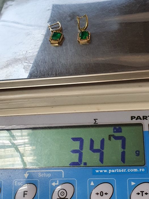 Cercei din aur galben de 14K cu smarald și pietre semiprețioase albe