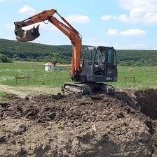 Excavator,camioneta,săpat canal,gard,miniexcavator,cilindru,bobcat