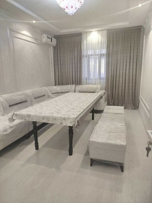 3-комнатная, 4/8, Центр, ориентир Чехова и метро Ойбек`