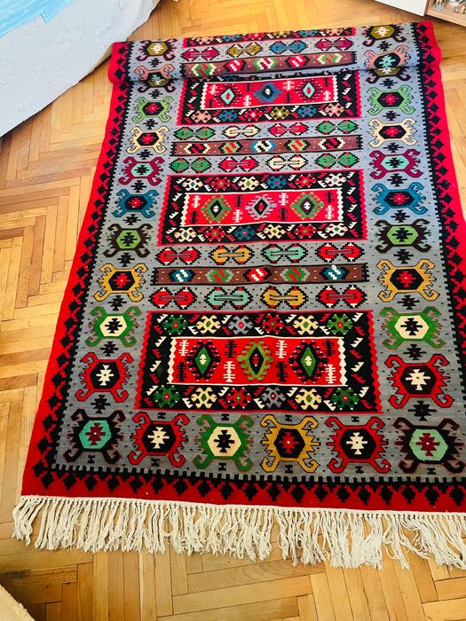 Вълнени автентични чипровски пътеки