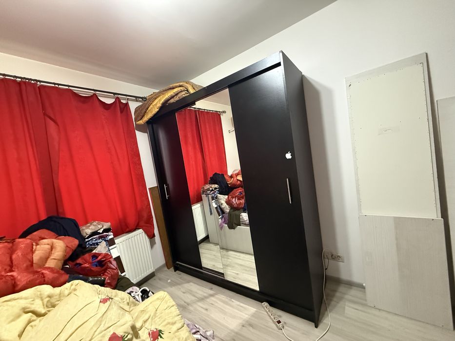 Dulap cu usi glisante