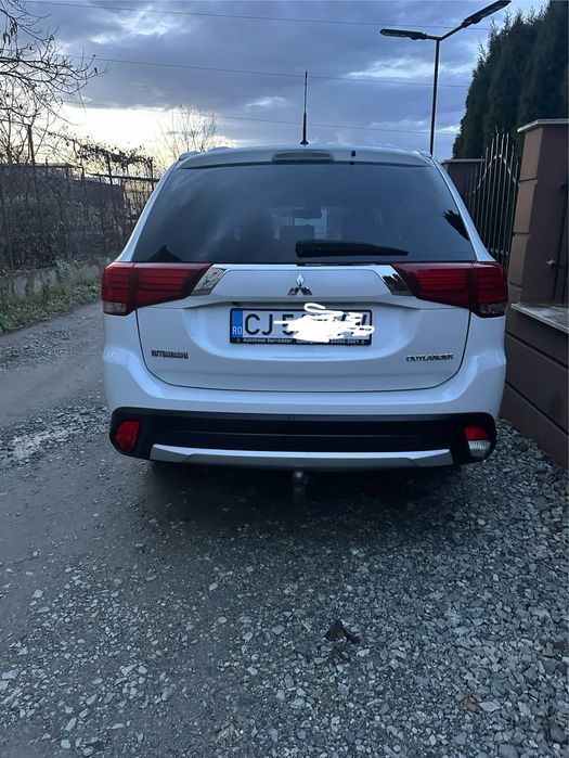 Mitubishi Outlander 4x4 2016 cu 7 locuri